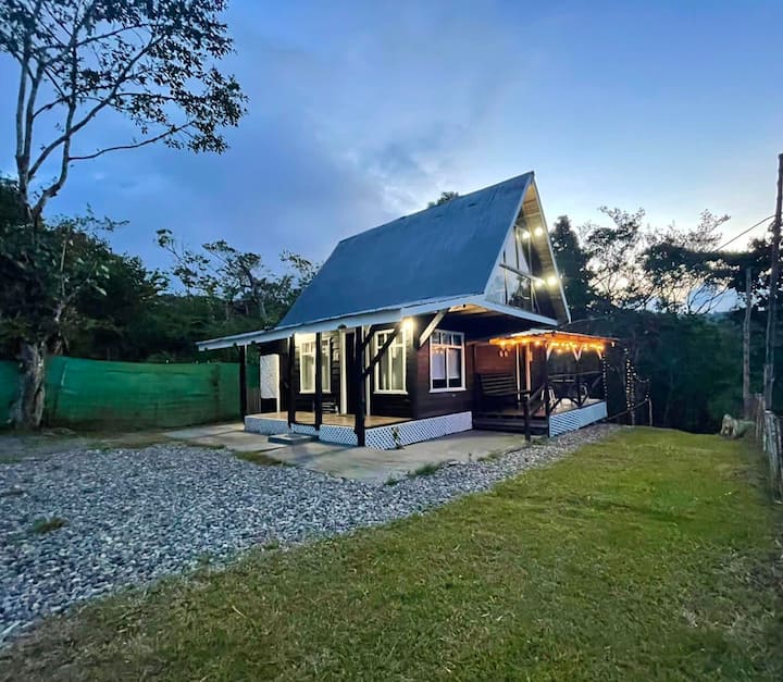 Vintage Home In The Woods - Cartago, Costa Rica