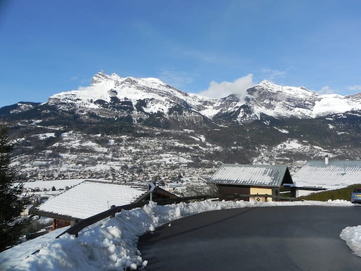 Au Pays Du Mont Blanc Ski, Rando, Détente, Cure... - Servoz