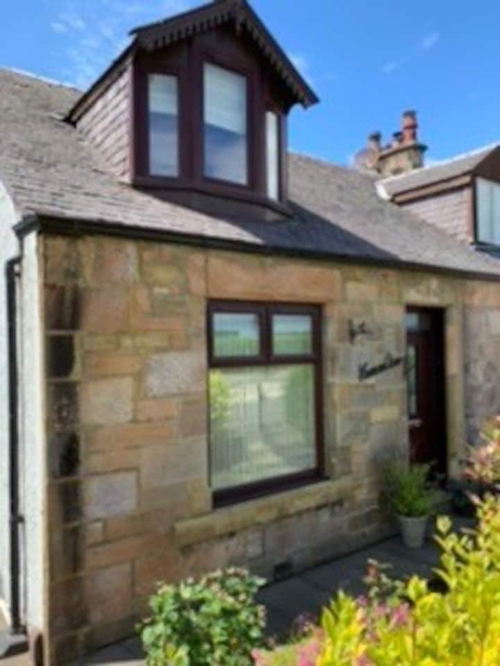 Charming Cottage A Home Away From Home - Falkirk