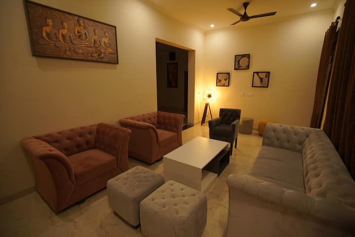 La Casa Inn- Home Stay (Sector 78 -Airport Road ) - チャンディーガル