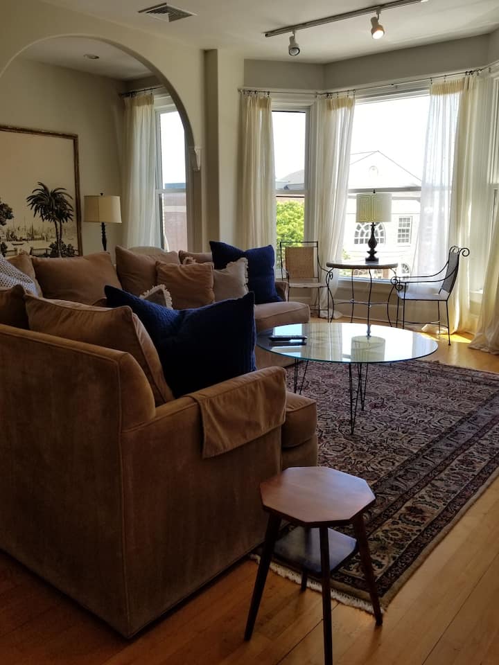 Beautiful Apartment In Downtown Camden, Maine - 캠던