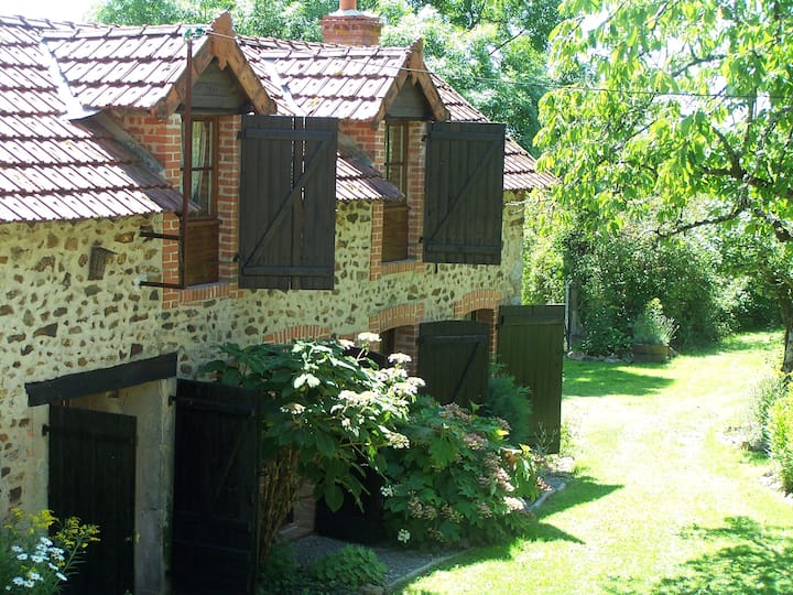 Petite Maison Rustique Dans Une Ancienne Grange - Bourgogne-Franche-Comté