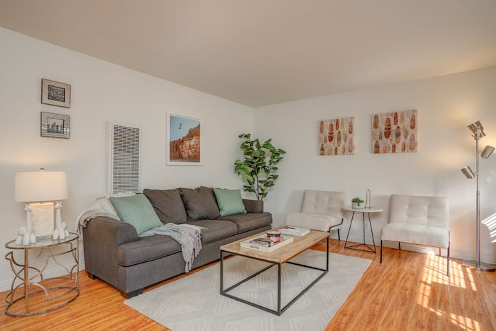 Large Two Bedroom In Brentwood - Santa Monica