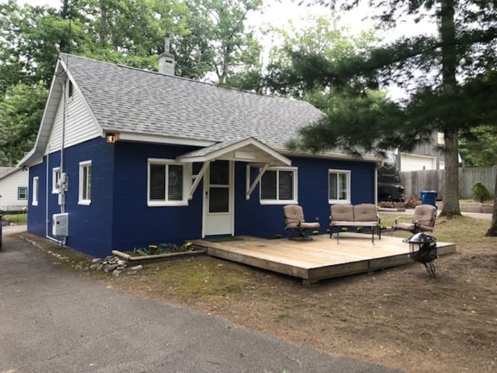 Little Blue House Near The Lake - Higgins Lake, MI