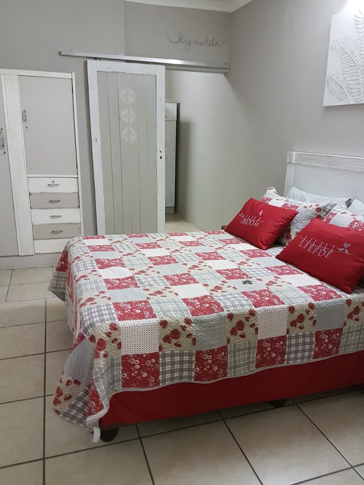 Newly Renovated, Private Air Conditioned Flat - Komatipoort