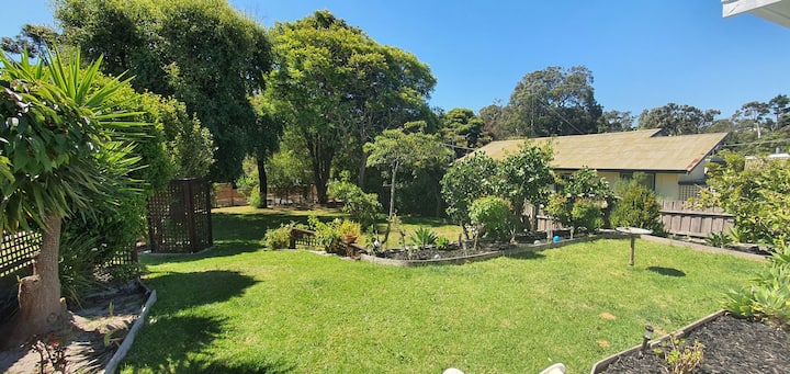 Family Home-secure Yard-beautiful Landscaped - Lakes Entrance