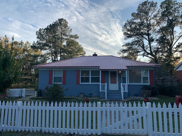 The Blue House In Historic Summerville - 섬머빌