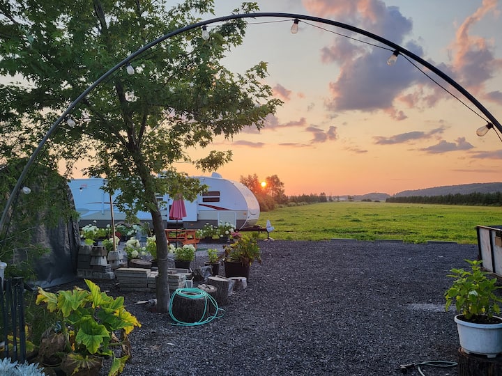 Delightful 2-bedroom Rv W/ Camp Ground Experience - 오로라