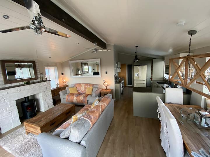 Beachfront Lodge, Vip Experience, Ideal Location - Wales