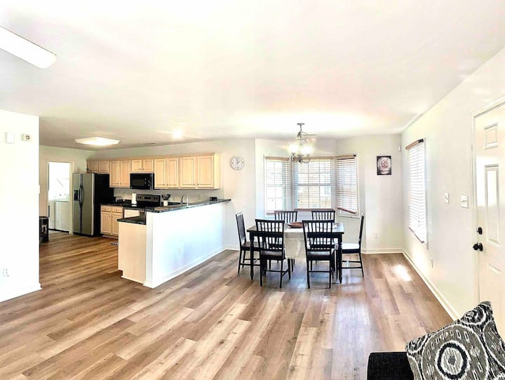 Cheerful Snead  Modern 3 Bedrooms Private Patio - Chesterfield, VA