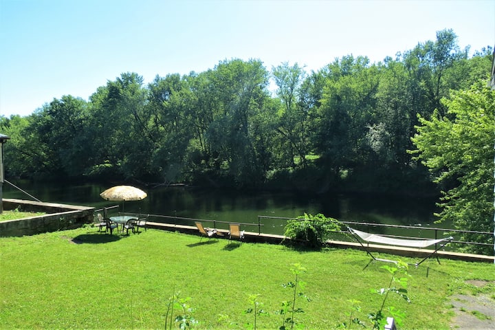 River Front Oasis With Hot Tub & Kayaks! - Lewisburg, PA
