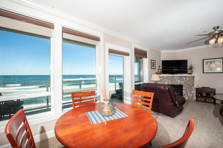 *Promo!* 3rd Floor Oceanfront Corner Condo, Private Hot Tub, Wifi & Indoor Pool! - Lincoln City, OR