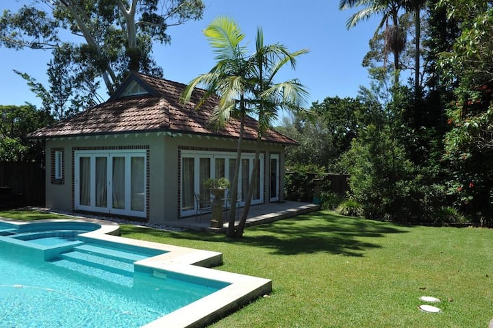 Luxury Pool Villa, Self Contained- 200m To Train. - Cumberland