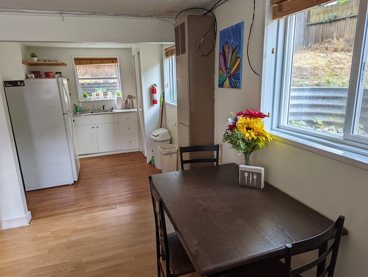 Cute And Cozy Apartment Walking Distance To Downtown - モスコー, ID