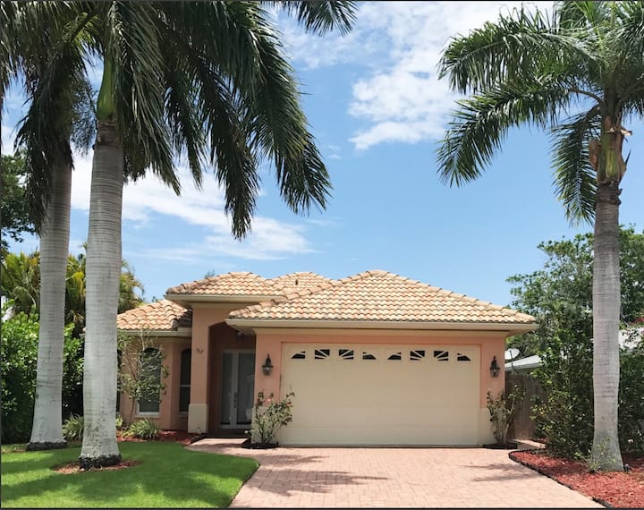 Private Home With Heated Pool, Walk To Beach - Naples Park, FL