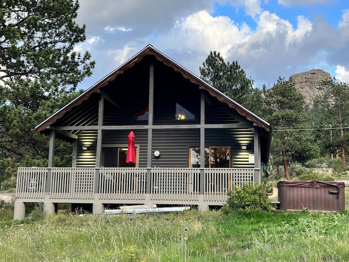 Cabin Between Rocky Mountain National Park And Downtown Estes Park With Hot Tub - Estes Park, CO