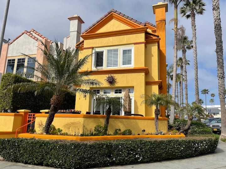 The Sunshine House. Location, Location, Ocean. - Oceanside, Californie