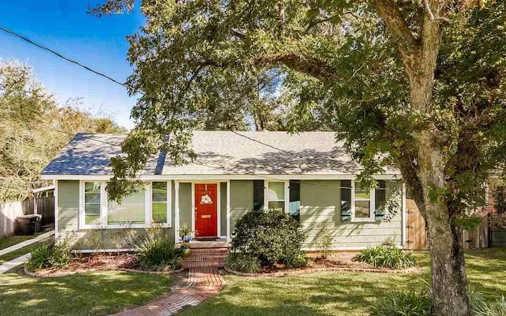 Charming Cottage In The Heart Of Baton Rouge - Baton Rouge, LA