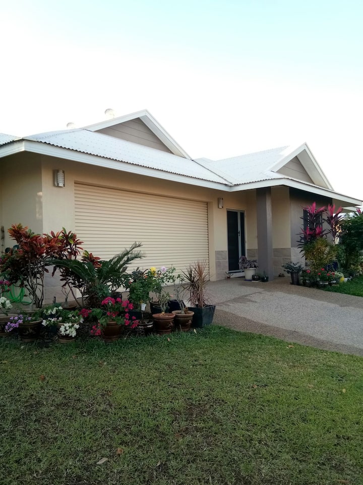 Spacious Front Room With Kingsize Bed And Ensuite, - Darwin