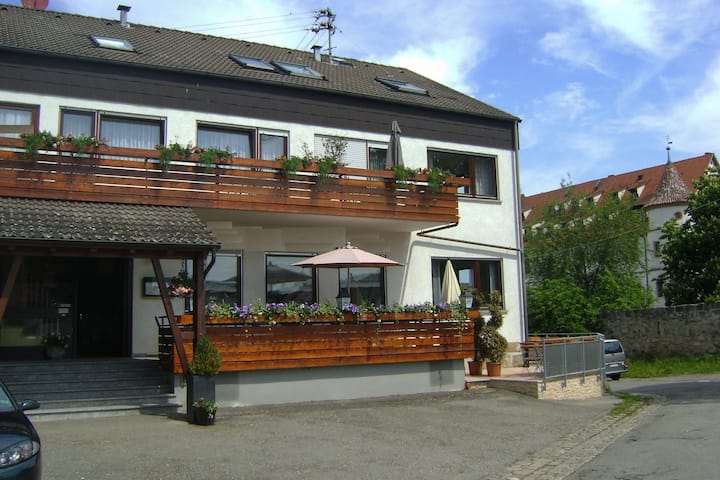 Besondere 2-zi Ferienwohnung Im Ländlichen Gasthof - Tübingen
