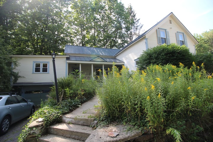 Ski, Snowboard, Hike, Or Just Relax At Our Spacious Home For Family And Friends! - Charlestown, NH