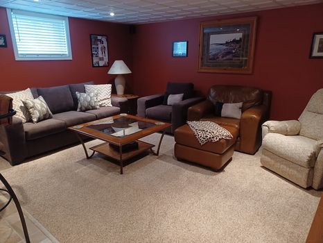 Spacious Queen Suite And Private Living Room - Parry Sound