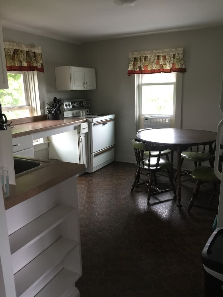 Two Bedroom Private Apartment In Kingsford - ナイアガラ, WI