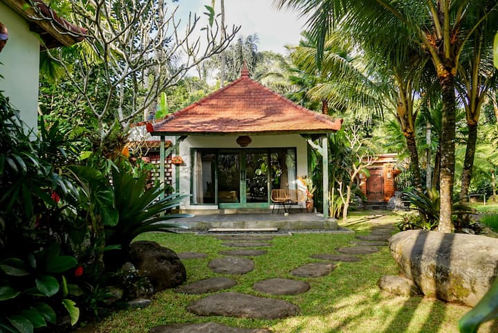 1 Bedroom House With Pool Surround By Nature - Kintamani