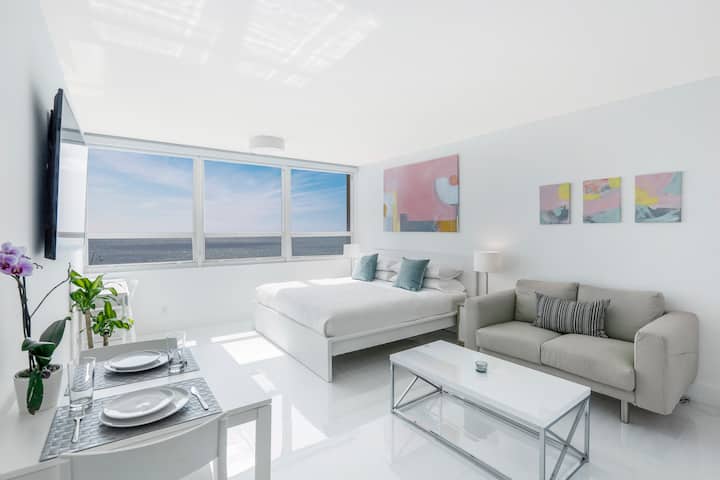 New Beachfront 14th Floor 180 Ocean View Apartment - Isle of Normandy, FL
