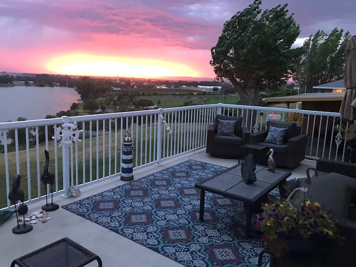Sunset Dreams - Lake View! “King Bed” - Moses Lake, WA