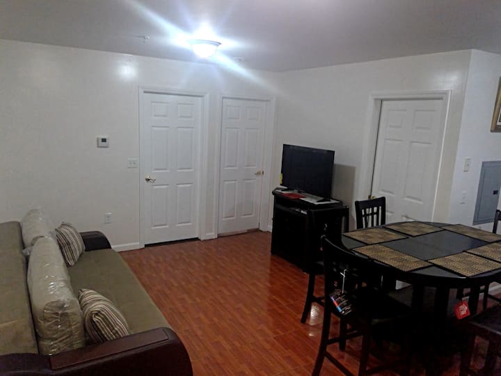 High Rise King Suite Near Time Square, W Fast Wifi - East Rutherford