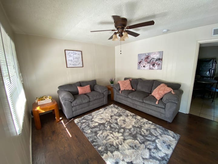 Cozy 2 Bedroom  In Historic Fairmount District - North Side - Fort Worth