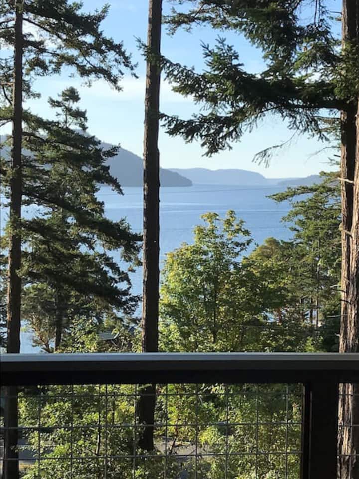 Water View, Impeccable Studio Cottage Overlooking East Sound, Walk To Town, Close To Everything! - Orcas Island, WA