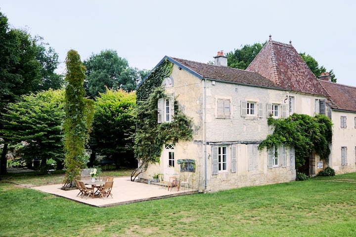 Gardener's Cottage, Château De Crépan - Châtillon-sur-Seine