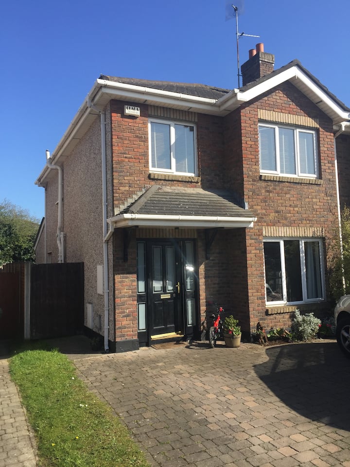 Family Home With 4 Bedrooms And Garden Area - Portmarnock