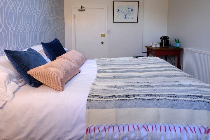 (Blue Room) King-sized Bedroom In Georgian House - 바스