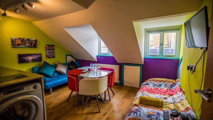 Central Attic Apartment, Just Minutes To The Pier. - Brighton and Hove