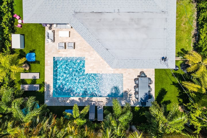 Gated Island  Tropical Villa With Heated Pool - Miami Beach