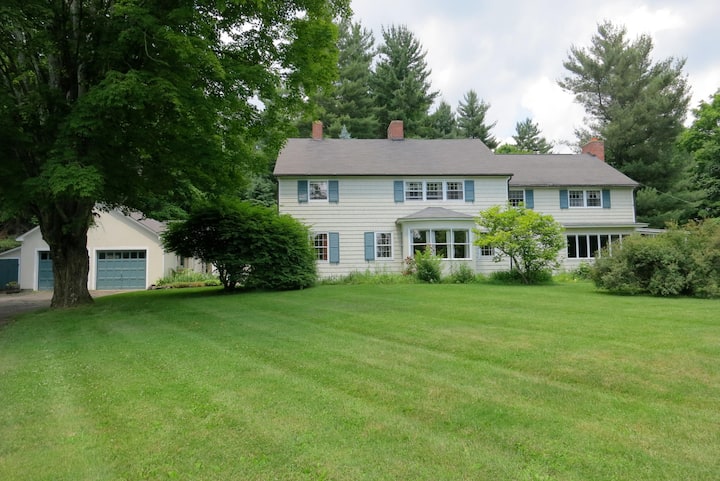 Cornwall Colonial W/ Twin Bedroom - Kent, CT