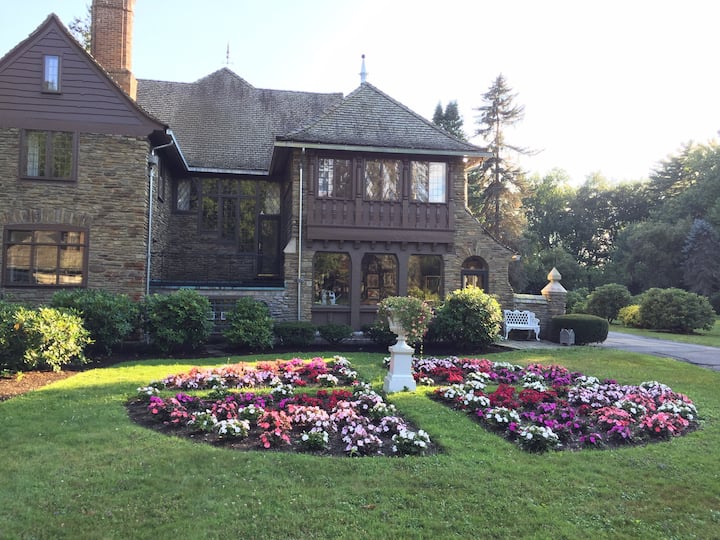 Private Lakefront Estate .
Historic And Meticulously Maintained Estate On 12 Acres In The Village Of Bemus Point, Ny
All Organic Grounds . Walking Distance To Everything Bemus Point Offers .
Breakfast Included At The Historic Lenhart Hotel Or The Bemus In - Bemus Point, NY