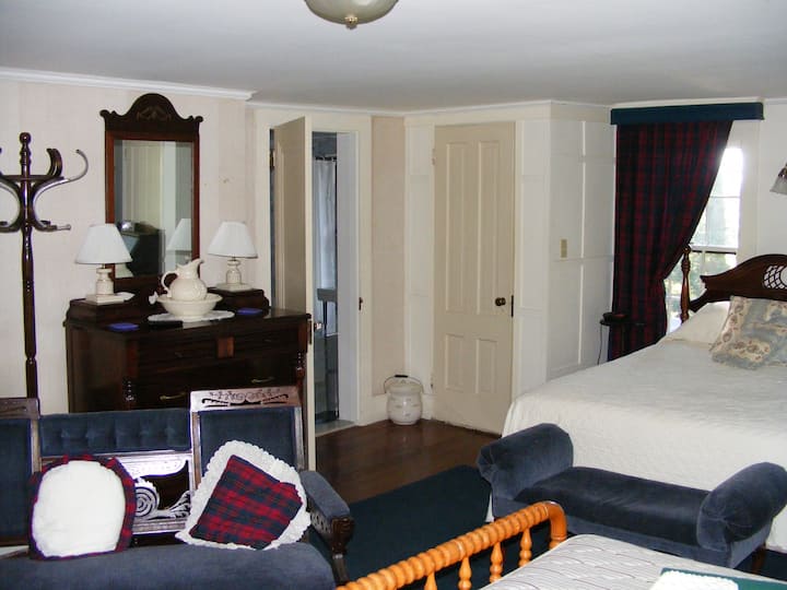 Manor Room At The Tartan Fox Inn - Keene, NH