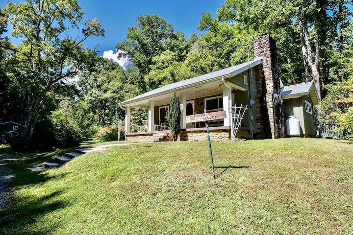 Front Porch With Bed Swing, Pets Welcome, Hot Tub, Fireplace, Creek, Firepit. - North Carolina