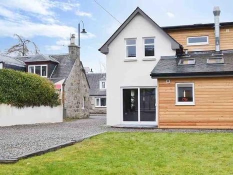 Looking for a vacation rental in Newtonmore? Try cozycozy