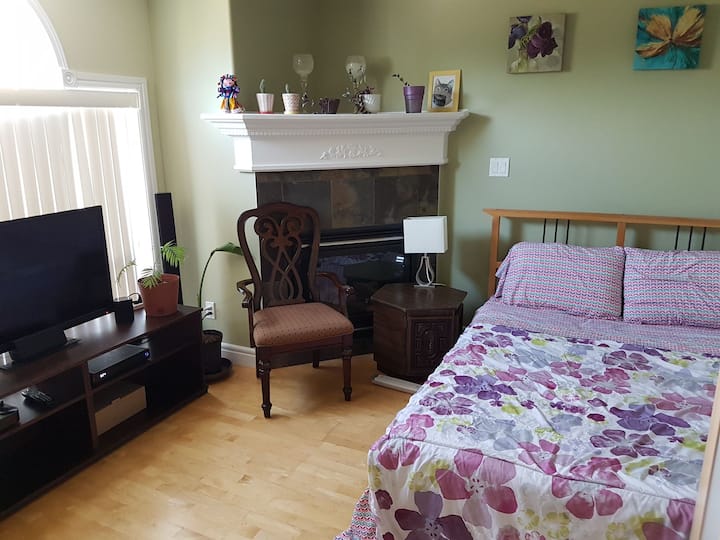 Cozy Room On Whyte Very Close To U Of A - Edmonton