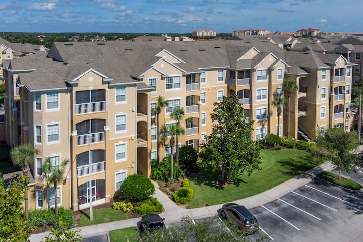 Top Floor Condo Located Next To Pool And Amenities - Celebration, FL