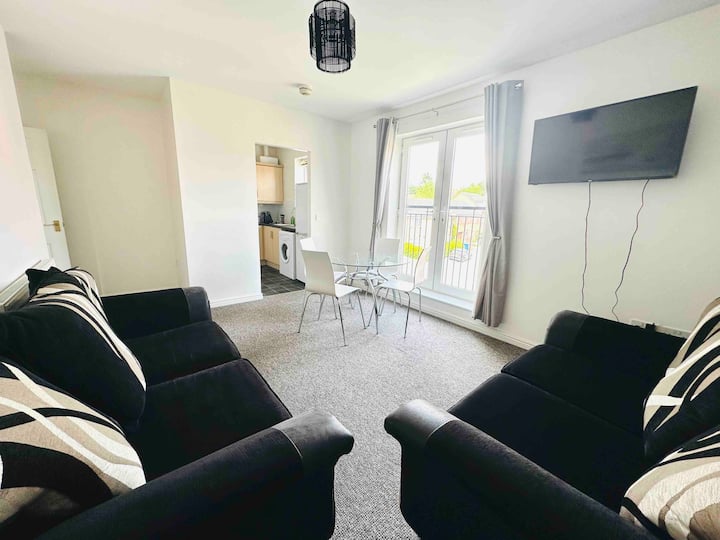 Two Bed Apartment Next To Royal Stoke Hospital - Newcastle-under-Lyme