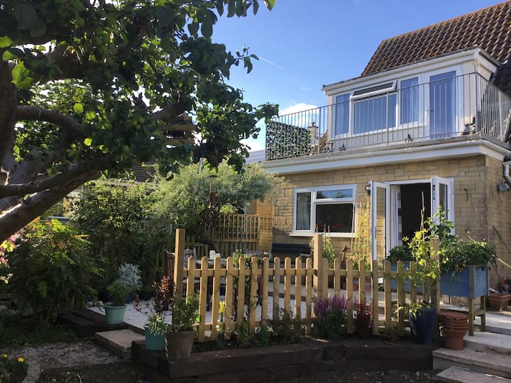 Seaside Family Home With Parking, Near The Beach. - Charmouth