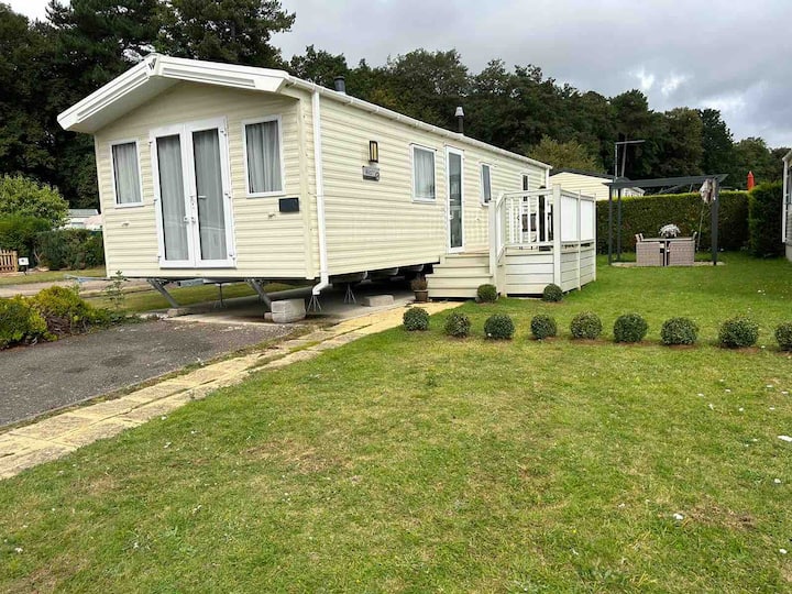 Modern 2 Bed 6 Birth Holiday Home Overstone Lakes - Wellingborough