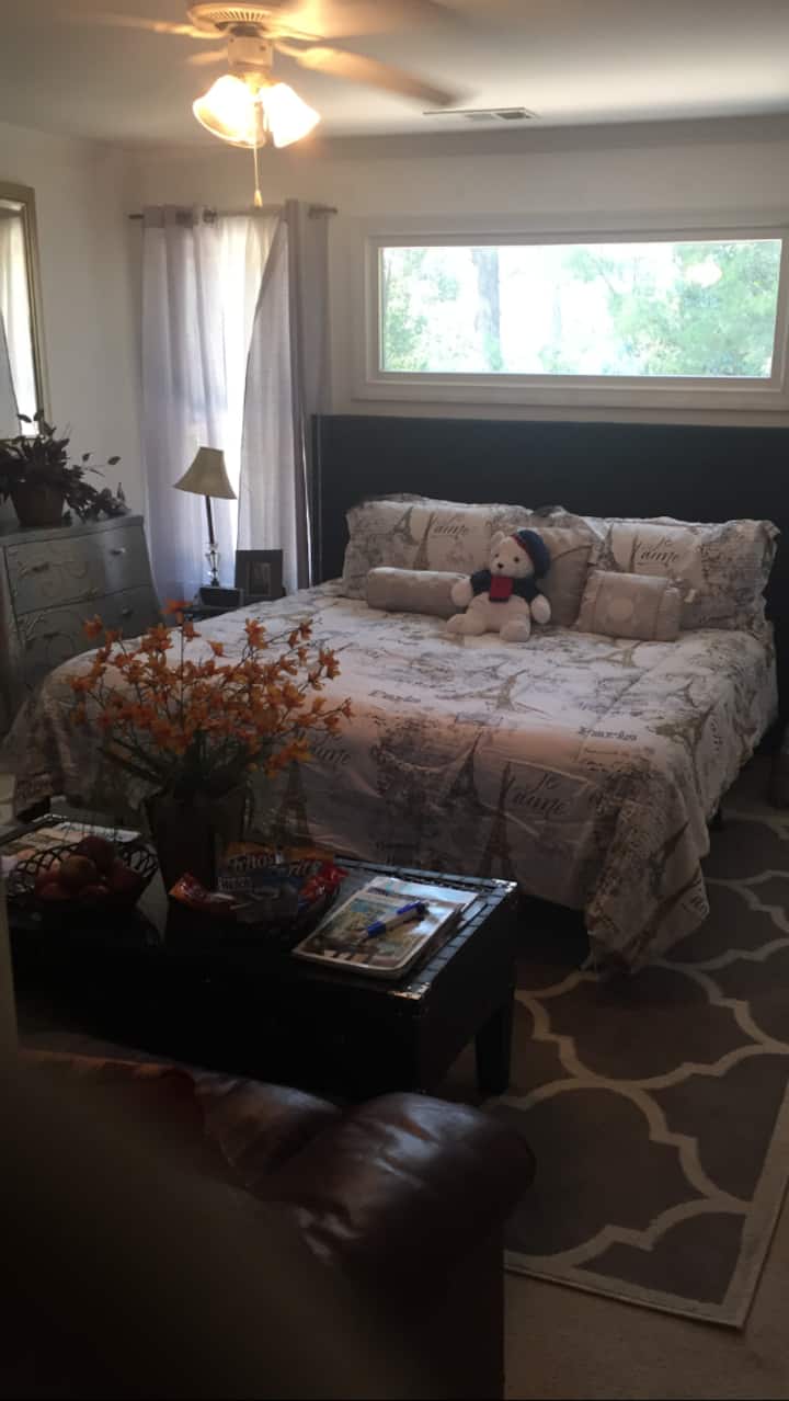 Welcome To A “ Suite “ Home Away - Alpharetta, GA
