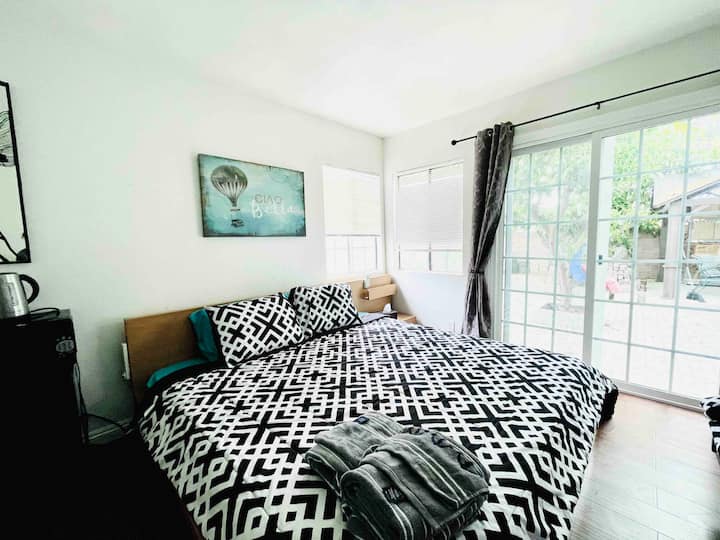 Promo 20% Monthly Discount
King Bed Suite/1 Bath, Private Entry, Street Parking. - Orange County, CA